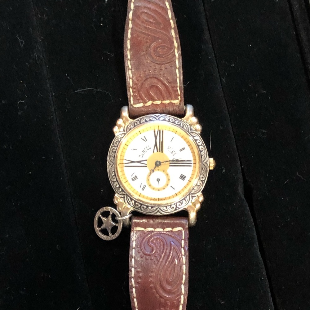 Watch - Picture 2 of 3